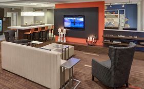 Courtyard By Marriott Wichita East